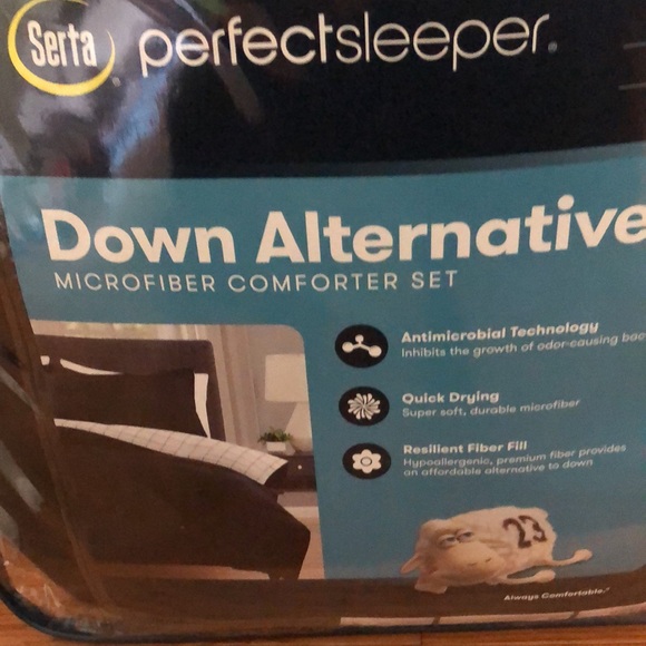 Serta Other - Comforter 102” x 90” queen/king & 2 king shams 20” x 36” fiber fill Serta
